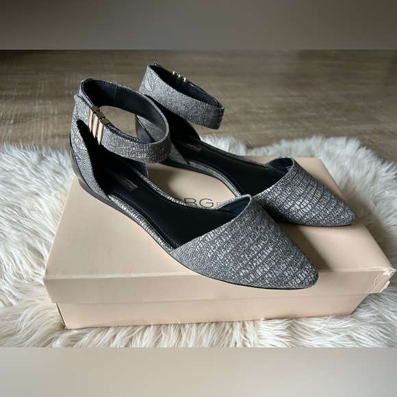 BCBGeneration Tilda Ballet Flat Women 8M leather gray snakeskin ankle strap NEW - Picture 2 of 8